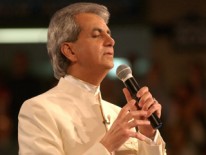 Benny Hinn publica carta polêmica em seu site